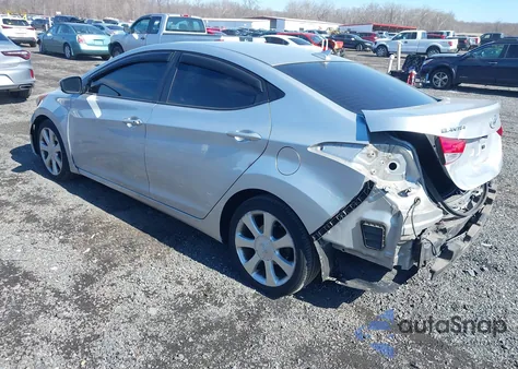 2013 Hyundai Elantra Limited z USA, uszkodzony, nr VIN 5NPDH4AE2DH327553